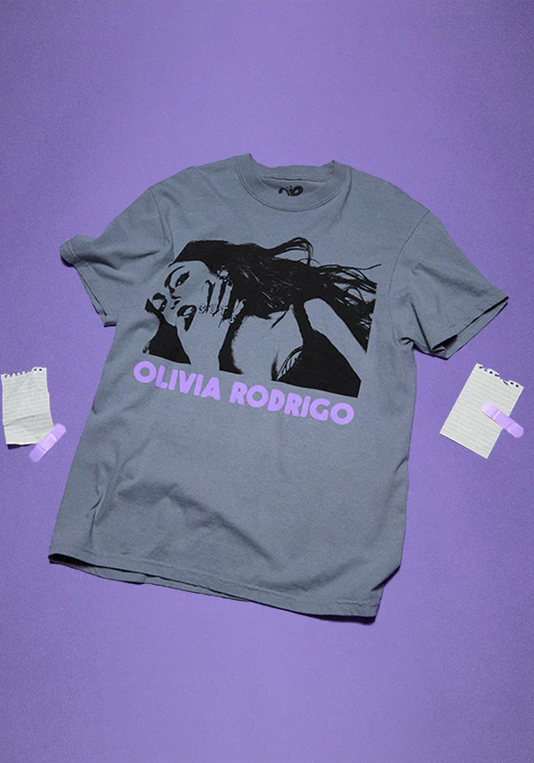 GUTS t-shirt i