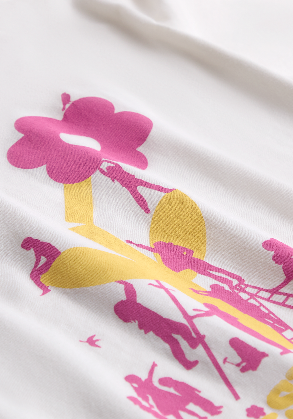 Daisy Chain Fields Ringer T-Shirt